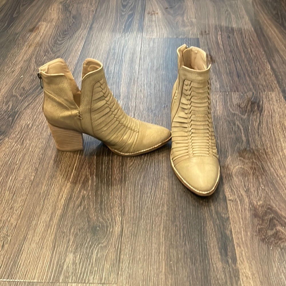 Beast Fashion Boots